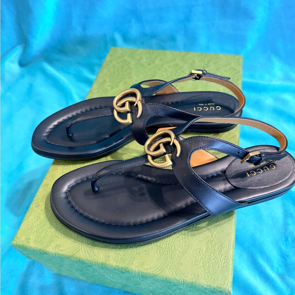 Gucci Black Leather Sandals with Gold GG Logo - Picture 2 of 6